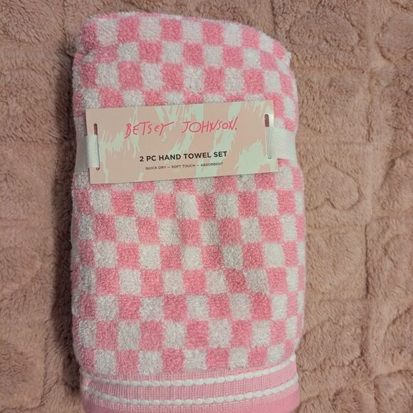 New Betsey Johnson Pink and White Checkered Hand Towel Set NWT - Picture 2 of 7